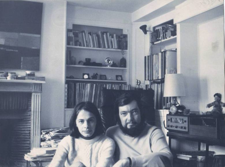 Cortazar-y-Cris-perqueña-Paris-1973-foto-Julio-Cortázar